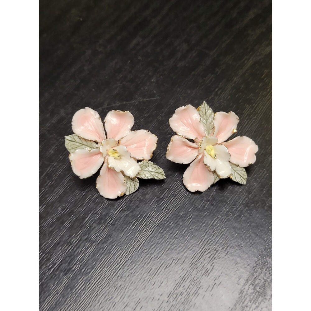 Vintage 3D Ceramic Flower Stud Earrings Cottagecore Coquette **Read**
